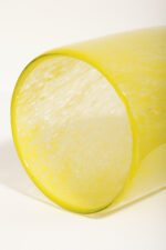 Duży cytrynowy szklany wazon/kielich z przeźroczystymi "guzikami", projekt Czesław Hajnysz, Spółdzielnia Pracy Przemysłu Ludowego i Artystycznego Kamionka w Łysej Górze, Polska, lata 70. - obrazek 23