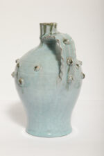 Ceramiczny pękaty dzbanek/amfora/bukłak (21,5 cm) w morskim/jasnoniebieskim kolorze z uchem i wypustkami, Niemcy, lata 60. - obrazek 24