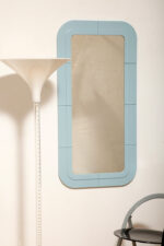 Prostokątne lustro ścienne osadzone w modułowej niebieskiej lekkiej ramie z tworzywa z zaokrąglonymi rogami, Anna Castelli Ferrieri, firma Kartell, Włochy, lata 60. - obrazek 35