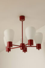 Pięciopunktowa czerwona metalowa lampa sufitowa/żyrandol ze szklanymi mlecznobiałymi kloszami, Niemcy, lata 60/70. - obrazek 25