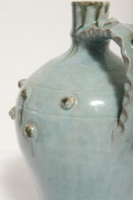 Ceramiczny pękaty dzbanek/amfora/bukłak (21,5 cm) w morskim/jasnoniebieskim kolorze z uchem i wypustkami, Niemcy, lata 60. - obrazek 25