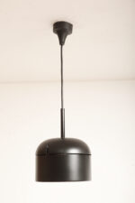 Nieduża jednopunktowa lampa wisząca/sufitowa z czarnym satynowym kloszem z tworzywa i metalowym srebrnym odbłyśnikiem, projekt Arnold Berges dla Staff Leuchten, Model 5518/19/38, Niemcy, lata 70. - obrazek 24