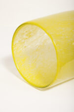 Duży cytrynowy szklany wazon/kielich z przeźroczystymi "guzikami", projekt Czesław Hajnysz, Spółdzielnia Pracy Przemysłu Ludowego i Artystycznego Kamionka w Łysej Górze, Polska, lata 70. - obrazek 26