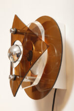 Okrągły półprzezroczysty kinkiet w stylu Space Age złożony z kilku równolegle ustawionych względem siebie płaszczyzn z akrylu/pleksi, firma Herda, Holandia, lata 70. - obrazek 26