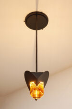 Czarna matowa stalowa jednopunktowa lampa sufitowa z siedmioma półprzeźroczystym ręcznie formowanymi miodowymi plastrami ze szkła Murano, AV Mazzega, Włochy, lata 80. - obrazek 41