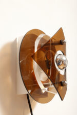 Okrągły półprzezroczysty kinkiet w stylu Space Age złożony z kilku równolegle ustawionych względem siebie płaszczyzn z akrylu/pleksi, firma Herda, Holandia, lata 70. - obrazek 28