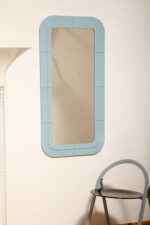 Prostokątne lustro ścienne osadzone w modułowej niebieskiej lekkiej ramie z tworzywa z zaokrąglonymi rogami, Anna Castelli Ferrieri, firma Kartell, Włochy, lata 60. - obrazek 39