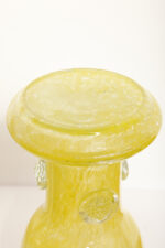 Duży cytrynowy szklany wazon/kielich z przeźroczystymi "guzikami", projekt Czesław Hajnysz, Spółdzielnia Pracy Przemysłu Ludowego i Artystycznego Kamionka w Łysej Górze, Polska, lata 70. - obrazek 29