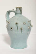 Ceramiczny pękaty dzbanek/amfora/bukłak (21,5 cm) w morskim/jasnoniebieskim kolorze z uchem i wypustkami, Niemcy, lata 60. - obrazek 29