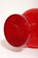 Duży szklany dwuwarstwowy czerwony dzbanek "Verona" z mlecznobiałym wnętrzem i przezroczystym uchem, projekt Ludwik Fiedorowicz, Huta Szkła Gospodarczego "Ząbkowice" w Dąbrowie Górniczej, Polska, wzór z 1982 roku - obrazek 26