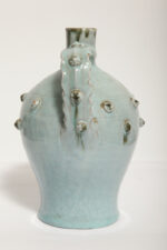 Ceramiczny pękaty dzbanek/amfora/bukłak (21,5 cm) w morskim/jasnoniebieskim kolorze z uchem i wypustkami, Niemcy, lata 60. - obrazek 30