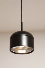 Nieduża jednopunktowa lampa wisząca/sufitowa z czarnym satynowym kloszem z tworzywa i metalowym srebrnym odbłyśnikiem, projekt Arnold Berges dla Staff Leuchten, Model 5518/19/38, Niemcy, lata 70. - obrazek 30