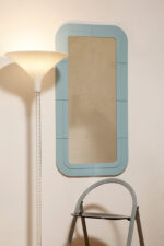 Prostokątne lustro ścienne osadzone w modułowej niebieskiej lekkiej ramie z tworzywa z zaokrąglonymi rogami, Anna Castelli Ferrieri, firma Kartell, Włochy, lata 60. - obrazek 6