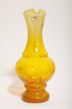 Duży szklany dzbanek "Verona" w różnych odcieniach żółtego z przezroczytym uchem, projekt Ludwik Fiedorowicz, Huta Szkła Gospodarczego "Ząbkowice" w Dąbrowie Górniczej, Polska, wzór z 1982 roku - obrazek 3