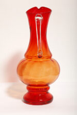 Duży szklany pomarańczowo-czerwony dzbanek "Verona" z przezroczystym uchem, projekt Ludwik Fiedorowicz, Huta Szkła Gospodarczego "Ząbkowice" w Dąbrowie Górniczej, Polska, wzór z 1982 roku - obrazek 3