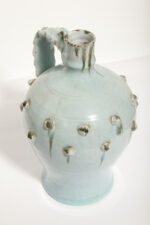 Ceramiczny pękaty dzbanek/amfora/bukłak (21,5 cm) w morskim/jasnoniebieskim kolorze z uchem i wypustkami, Niemcy, lata 60. - obrazek 3