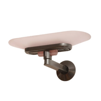 Duża postmodernistyczna jednopunktowa lampa ścienna/kinkiet "Jill" z grafitowym metalowym ramieniem i płytkim szklanym matowym jasno różowym kloszem, projekt Perry King, Santiago Miranda i Gianluigi Arnaldi dla Arteluce, Włochy, wzór z 1978 roku