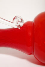 Duży szklany dwuwarstwowy czerwony dzbanek "Verona" z mlecznobiałym wnętrzem i przezroczystym uchem, projekt Ludwik Fiedorowicz, Huta Szkła Gospodarczego "Ząbkowice" w Dąbrowie Górniczej, Polska, wzór z 1982 roku - obrazek 27