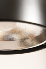 Nieduża jednopunktowa lampa wisząca/sufitowa z czarnym satynowym kloszem z tworzywa i metalowym srebrnym odbłyśnikiem, projekt Arnold Berges dla Staff Leuchten, Model 5518/19/38, Niemcy, lata 70. - obrazek 31