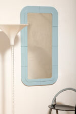 Prostokątne lustro ścienne osadzone w modułowej niebieskiej lekkiej ramie z tworzywa z zaokrąglonymi rogami, Anna Castelli Ferrieri, firma Kartell, Włochy, lata 60. - obrazek 42