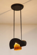 Czarna matowa stalowa jednopunktowa lampa sufitowa z siedmioma półprzeźroczystym ręcznie formowanymi miodowymi plastrami ze szkła Murano, AV Mazzega, Włochy, lata 80. - obrazek 45