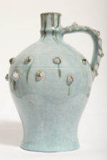 Ceramiczny pękaty dzbanek/amfora/bukłak (21,5 cm) w morskim/jasnoniebieskim kolorze z uchem i wypustkami, Niemcy, lata 60. - obrazek 32