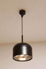 Nieduża jednopunktowa lampa wisząca/sufitowa z czarnym satynowym kloszem z tworzywa i metalowym srebrnym odbłyśnikiem, projekt Arnold Berges dla Staff Leuchten, Model 5518/19/38, Niemcy, lata 70. - obrazek 32