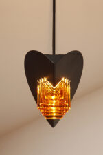 Czarna matowa stalowa jednopunktowa lampa sufitowa z siedmioma półprzeźroczystym ręcznie formowanymi miodowymi plastrami ze szkła Murano, AV Mazzega, Włochy, lata 80. - obrazek 9