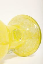 Duży cytrynowy szklany wazon/kielich z przeźroczystymi "guzikami", projekt Czesław Hajnysz, Spółdzielnia Pracy Przemysłu Ludowego i Artystycznego Kamionka w Łysej Górze, Polska, lata 70. - obrazek 33