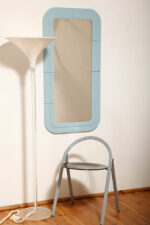 Prostokątne lustro ścienne osadzone w modułowej niebieskiej lekkiej ramie z tworzywa z zaokrąglonymi rogami, Anna Castelli Ferrieri, firma Kartell, Włochy, lata 60. - obrazek 44