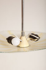 Szklana dwupunktowa trójkątna mlecznobiała z żółtym geometrycznym wzorem lampa sufitowa „Parasolka” na metalowej sztycy, Napako, Czechosłowacja, lata 50/60. - obrazek 33