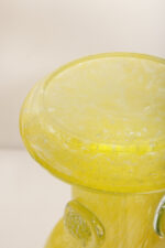 Duży cytrynowy szklany wazon/kielich z przeźroczystymi "guzikami", projekt Czesław Hajnysz, Spółdzielnia Pracy Przemysłu Ludowego i Artystycznego Kamionka w Łysej Górze, Polska, lata 70. - obrazek 34