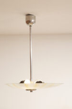 Szklana dwupunktowa trójkątna mlecznobiała z żółtym geometrycznym wzorem lampa sufitowa „Parasolka” na metalowej sztycy, Napako, Czechosłowacja, lata 50/60. - obrazek 34