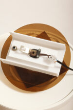 Okrągły półprzezroczysty kinkiet w stylu Space Age złożony z kilku równolegle ustawionych względem siebie płaszczyzn z akrylu/pleksi, firma Herda, Holandia, lata 70. - obrazek 35