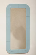 Prostokątne lustro ścienne osadzone w modułowej niebieskiej lekkiej ramie z tworzywa z zaokrąglonymi rogami, Anna Castelli Ferrieri, firma Kartell, Włochy, lata 60. - obrazek 46