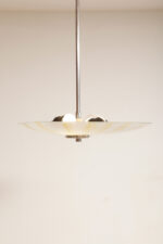 Szklana dwupunktowa trójkątna mlecznobiała z żółtym geometrycznym wzorem lampa sufitowa „Parasolka” na metalowej sztycy, Napako, Czechosłowacja, lata 50/60. - obrazek 35