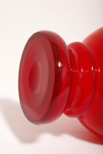 Duży szklany dwuwarstwowy czerwony dzbanek "Verona" z mlecznobiałym wnętrzem i przezroczystym uchem, projekt Ludwik Fiedorowicz, Huta Szkła Gospodarczego "Ząbkowice" w Dąbrowie Górniczej, Polska, wzór z 1982 roku - obrazek 32