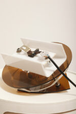 Okrągły półprzezroczysty kinkiet w stylu Space Age złożony z kilku równolegle ustawionych względem siebie płaszczyzn z akrylu/pleksi, firma Herda, Holandia, lata 70. - obrazek 37