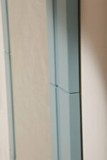 Prostokątne lustro ścienne osadzone w modułowej niebieskiej lekkiej ramie z tworzywa z zaokrąglonymi rogami, Anna Castelli Ferrieri, firma Kartell, Włochy, lata 60. - obrazek 53