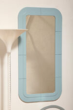 Prostokątne lustro ścienne osadzone w modułowej niebieskiej lekkiej ramie z tworzywa z zaokrąglonymi rogami, Anna Castelli Ferrieri, firma Kartell, Włochy, lata 60. - obrazek 54