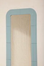 Prostokątne lustro ścienne osadzone w modułowej niebieskiej lekkiej ramie z tworzywa z zaokrąglonymi rogami, Anna Castelli Ferrieri, firma Kartell, Włochy, lata 60. - obrazek 59