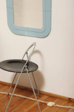 Prostokątne lustro ścienne osadzone w modułowej niebieskiej lekkiej ramie z tworzywa z zaokrąglonymi rogami, Anna Castelli Ferrieri, firma Kartell, Włochy, lata 60. - obrazek 60