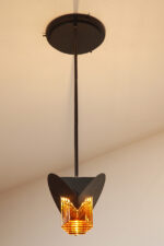 Czarna matowa stalowa jednopunktowa lampa sufitowa z siedmioma półprzeźroczystym ręcznie formowanymi miodowymi plastrami ze szkła Murano, AV Mazzega, Włochy, lata 80. - obrazek 12