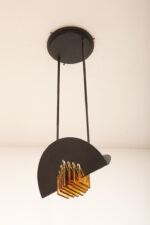 Czarna matowa stalowa jednopunktowa lampa sufitowa z siedmioma półprzeźroczystym ręcznie formowanymi miodowymi plastrami ze szkła Murano, AV Mazzega, Włochy, lata 80. - obrazek 62