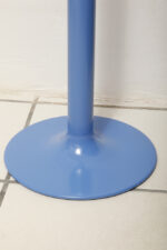 Duża niebieska jednopunktowa lampa biurkowa/podłogowa w kształcie odwróconego "L" z tworzywa sztucznego z metalową okrągłą podstawą "Tube", projekt Anders Pehrson dla Ateljé Lyktan, Space Age, Szwecja, wzór z 1973 roku - obrazek 60