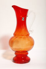Duży szklany pomarańczowo-czerwony dzbanek "Verona" z przezroczystym uchem, projekt Ludwik Fiedorowicz, Huta Szkła Gospodarczego "Ząbkowice" w Dąbrowie Górniczej, Polska, wzór z 1982 roku - obrazek 6