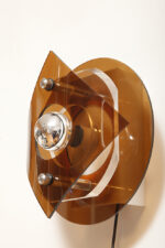 Okrągły półprzezroczysty kinkiet w stylu Space Age złożony z kilku równolegle ustawionych względem siebie płaszczyzn z akrylu/pleksi, firma Herda, Holandia, lata 70. - obrazek 6