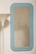Prostokątne lustro ścienne osadzone w modułowej niebieskiej lekkiej ramie z tworzywa z zaokrąglonymi rogami, Anna Castelli Ferrieri, firma Kartell, Włochy, lata 60. - obrazek 14