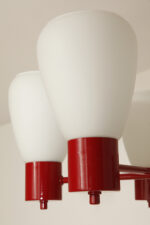 Pięciopunktowa czerwona metalowa lampa sufitowa/żyrandol ze szklanymi mlecznobiałymi kloszami, Niemcy, lata 60/70. - obrazek 7