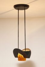 Czarna matowa stalowa jednopunktowa lampa sufitowa z siedmioma półprzeźroczystym ręcznie formowanymi miodowymi plastrami ze szkła Murano, AV Mazzega, Włochy, lata 80. - obrazek 15